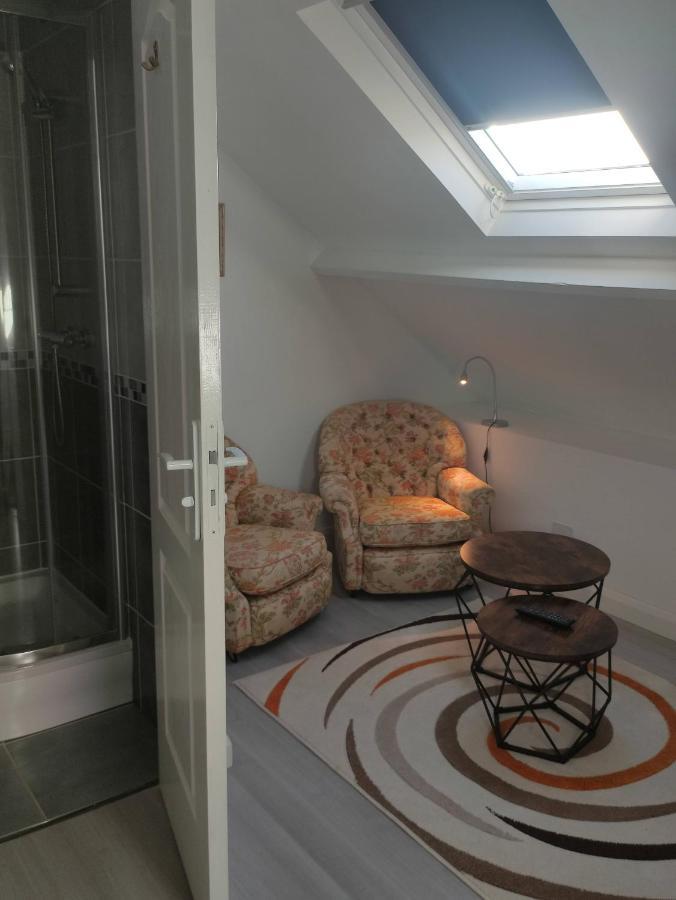Isigny-le-Buat Le Jardin B&B المظهر الخارجي الصورة