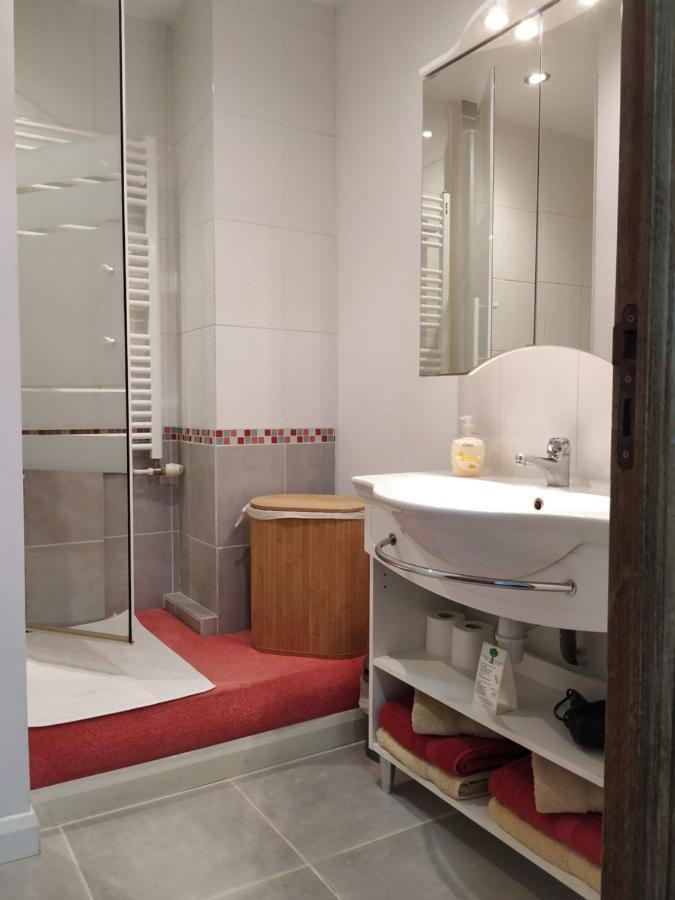 Isigny-le-Buat Le Jardin B&B المظهر الخارجي الصورة