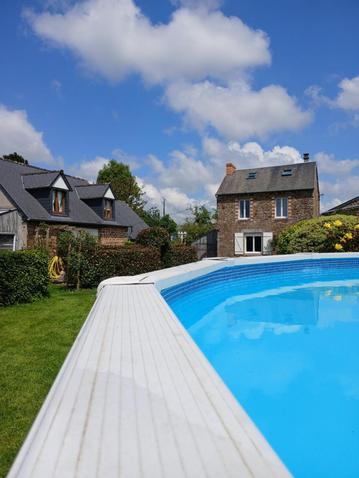 Isigny-le-Buat Le Jardin B&B المظهر الخارجي الصورة