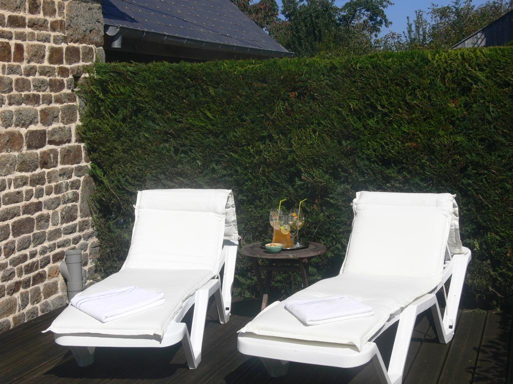 Isigny-le-Buat Le Jardin B&B المظهر الخارجي الصورة