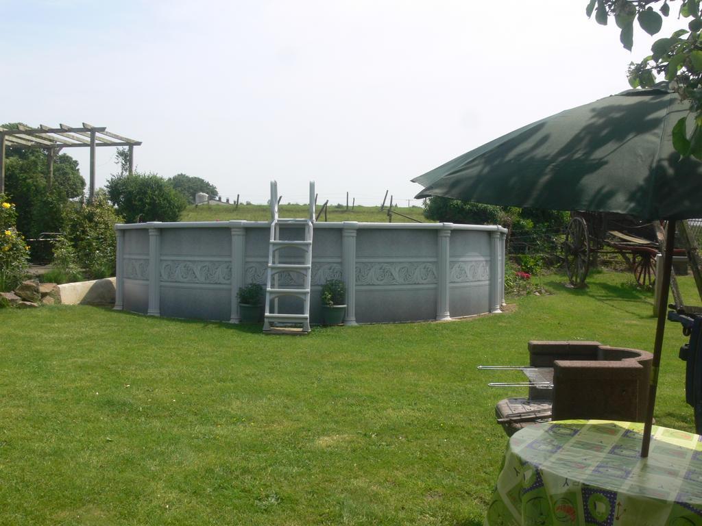 Isigny-le-Buat Le Jardin B&B المظهر الخارجي الصورة