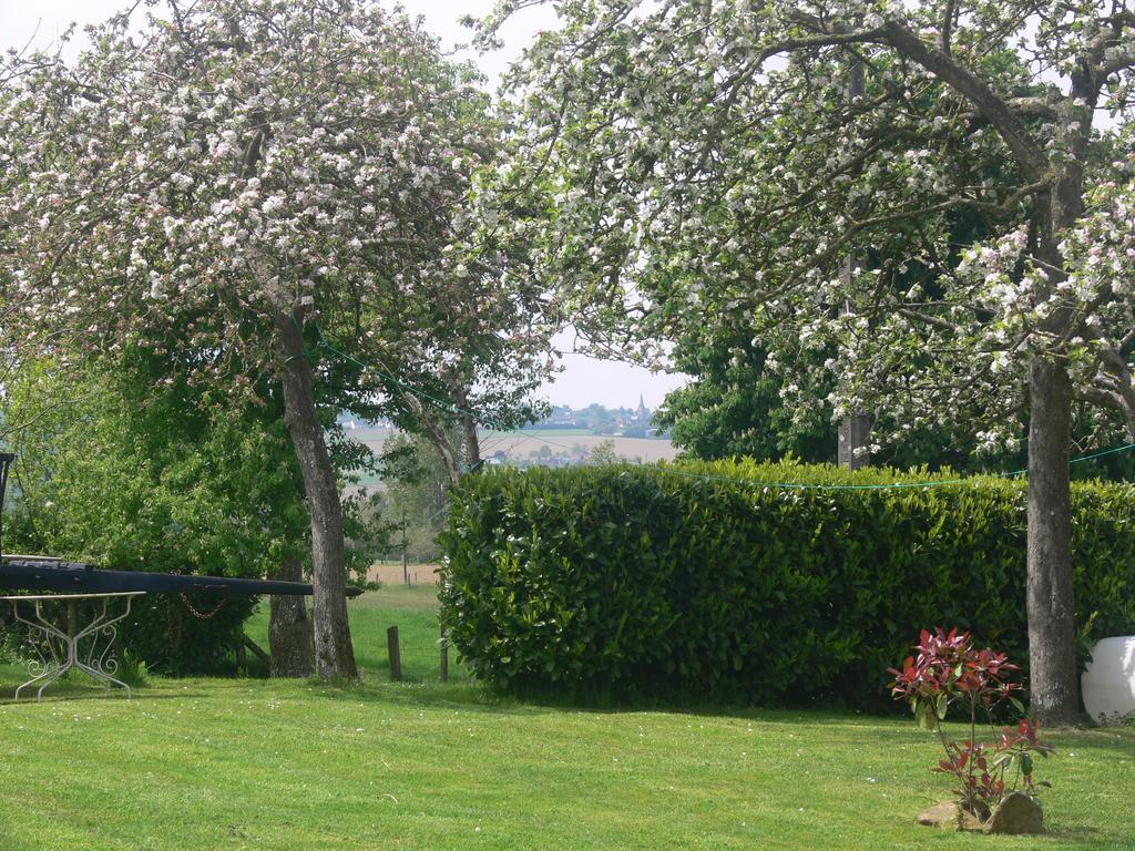 Isigny-le-Buat Le Jardin B&B المظهر الخارجي الصورة