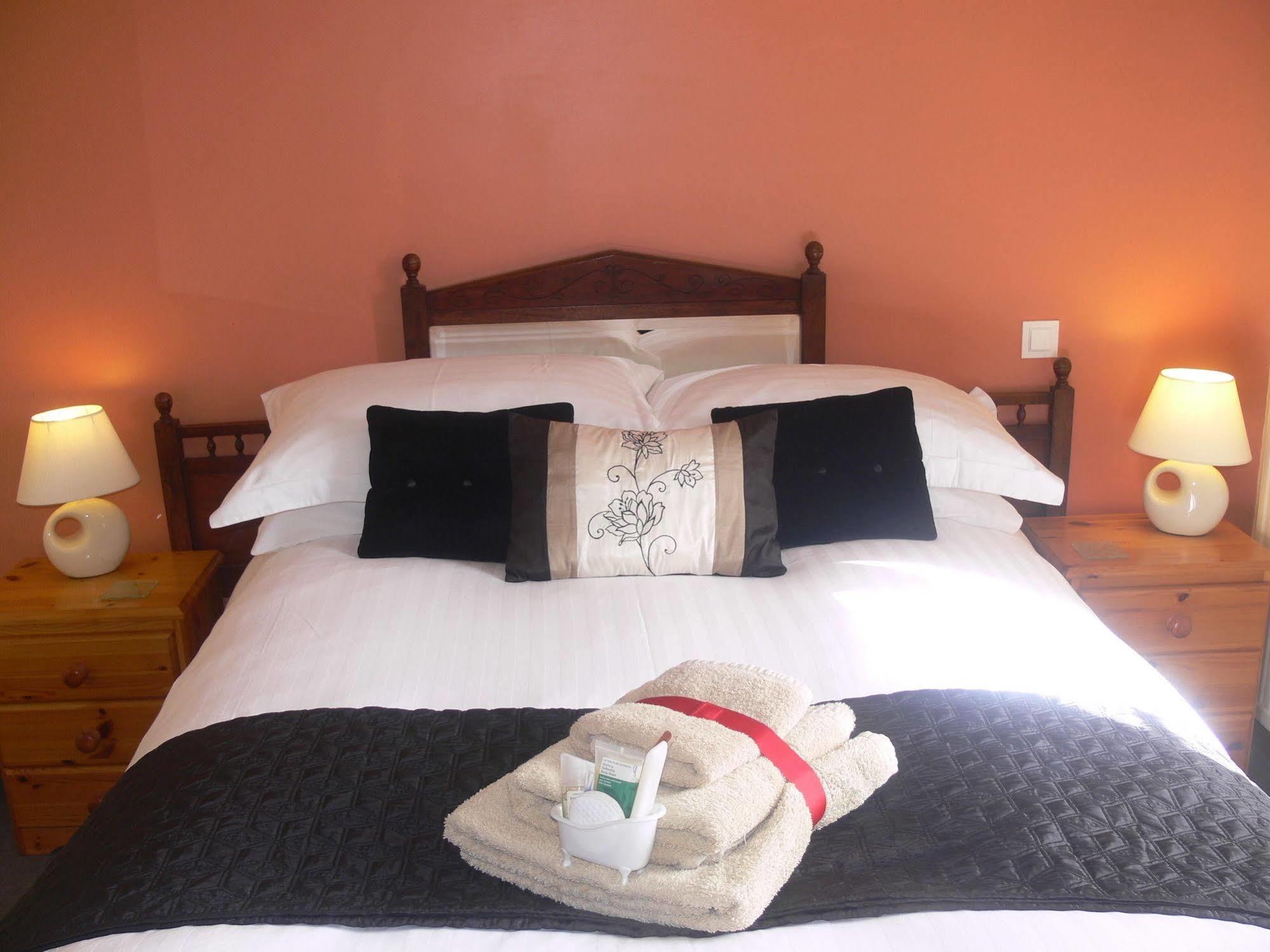 Isigny-le-Buat Le Jardin B&B المظهر الخارجي الصورة