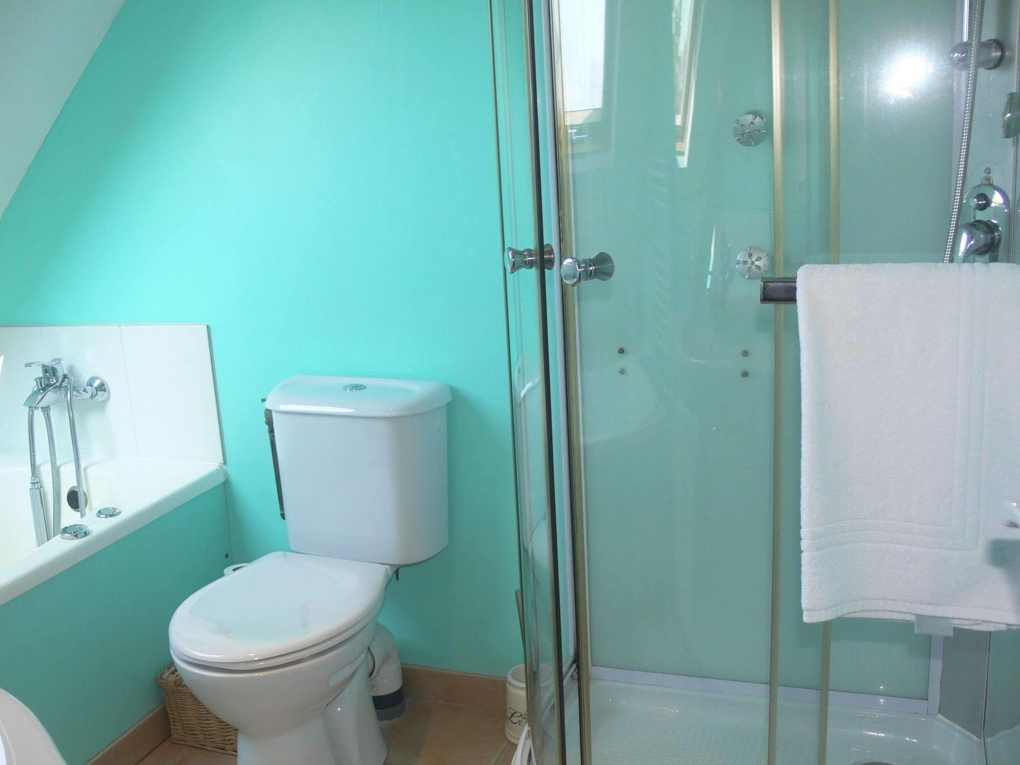 Isigny-le-Buat Le Jardin B&B المظهر الخارجي الصورة